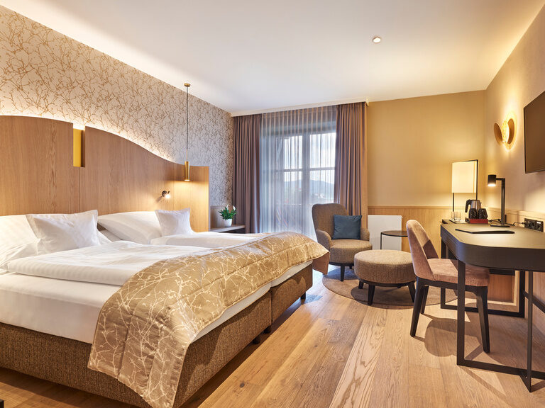 Ein schickes Hotelzimmer mit moderner Ausstattung und Einrichtung im Hotel Zur Waldbahn